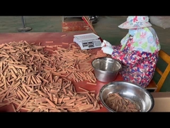 Épices et herbes séchées à la cannelle