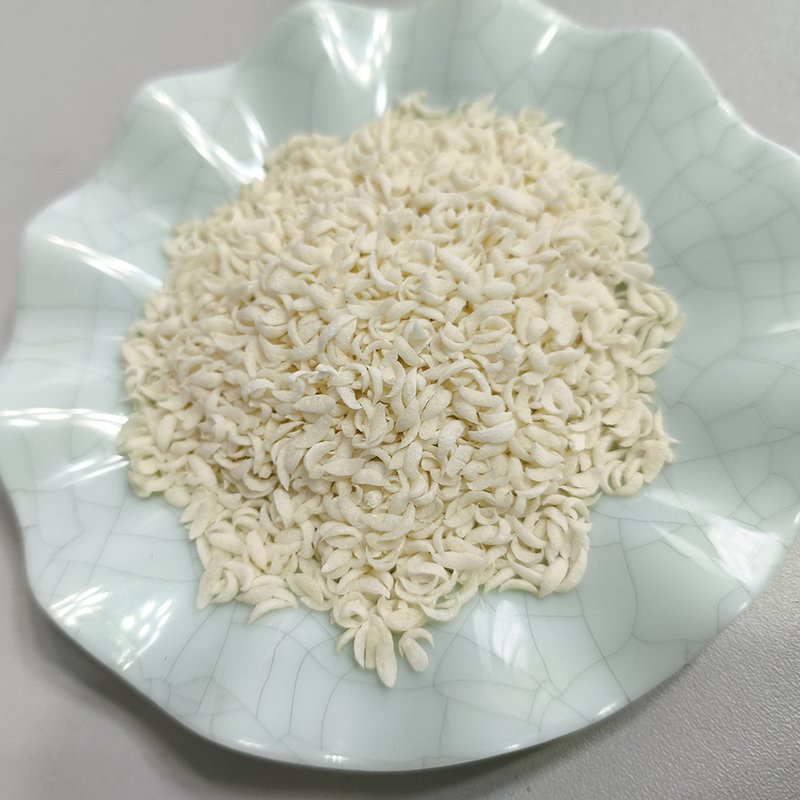 Chapelure Panko japonaise ultra-croustillante avec une teneur en humidité maximale de 8% en sac de 18 lb et emballage de 1 kg et 10 kg