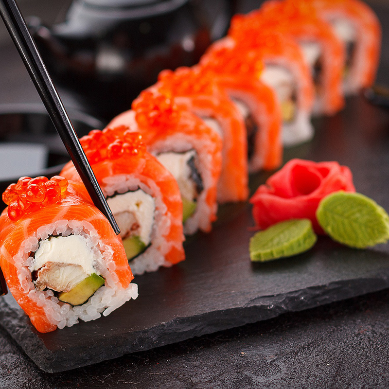 La poudre de wasabi pur finement moulue se mélange en douceur pour former une pâte à la consistance parfaite à chaque fois