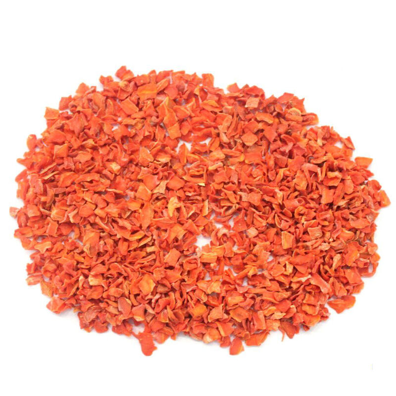Chips de carotte séchées de 10x10x3 mm avec une humidité maximale de 7% et une couleur rouge orange pour des collations saines
