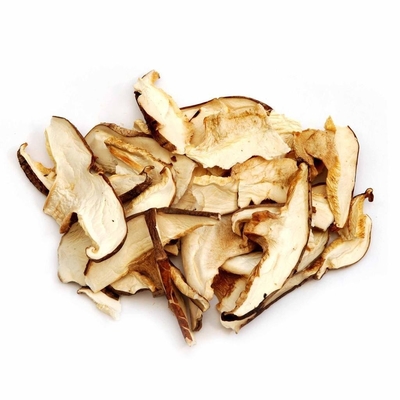 Les champignons shiitake bruns secs contiennent beaucoup de protéines pour les soupes, les ragoûts, les frites.