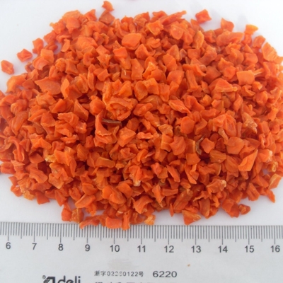 90 Kcal Calories Flocons de carottes séchées 10*10*3MM Chips de carottes déshydratés