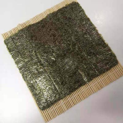 Disponibilité Sushi à l'huile d'olive grillée Nori avec ingrédients vert foncé