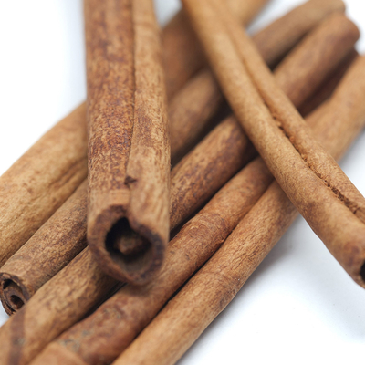 Mélange d'épices séchées à la cannelle pour une cuisson savoureuse