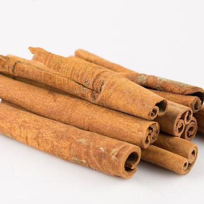 Bâtons de cannelle séchés pour le thé et les épices