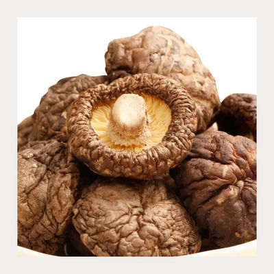 Des tranches de shiitake séchées pour une saveur champignonneuse