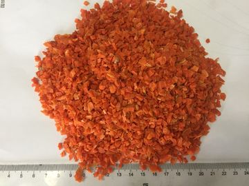 les puces sèches croustillantes de carotte de 5x5mm, légume déshydraté ébrèche la nutrition